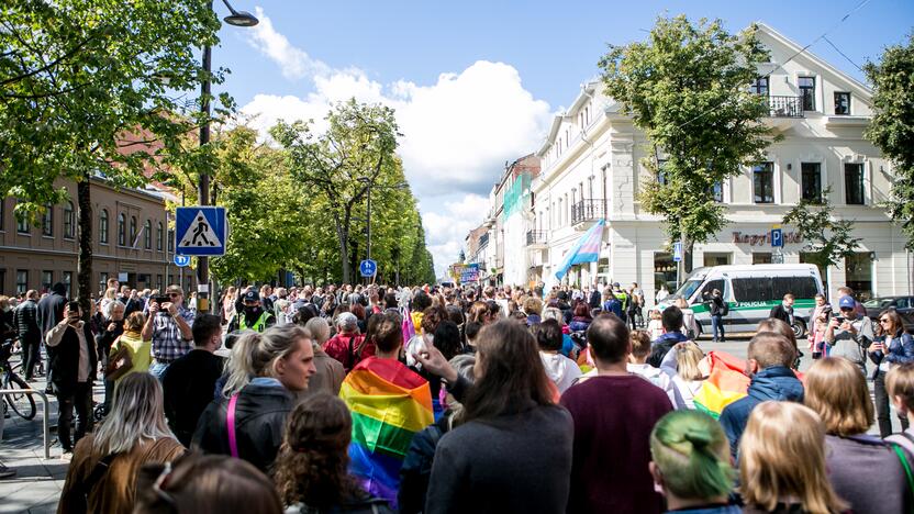 Neramumai per LGBT paradą