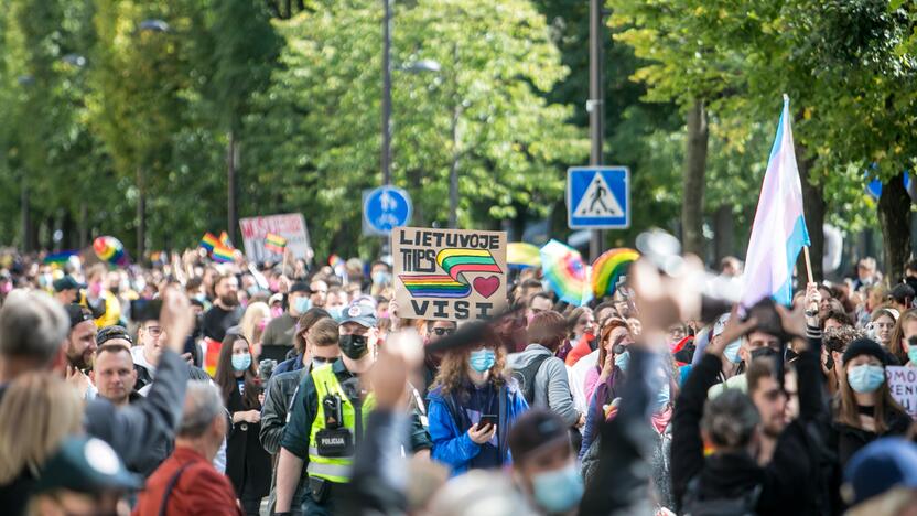 Neramumai per LGBT paradą