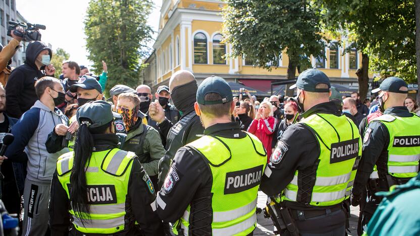 Neramumai per LGBT paradą