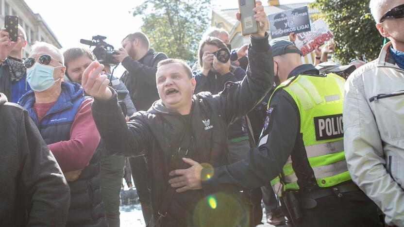 Neramumai per LGBT paradą