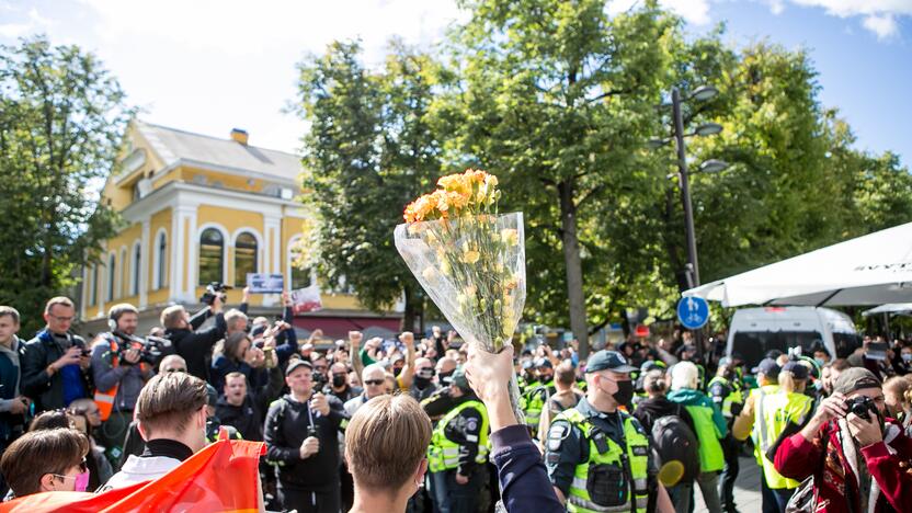 Neramumai per LGBT paradą