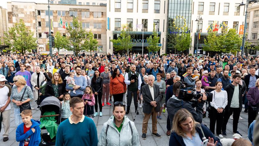 „Tautiškos giesmės“ giedojimas Vinco Kudirkos aikštėje