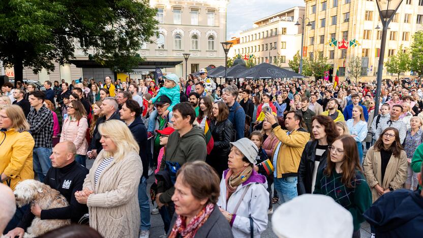 „Tautiškos giesmės“ giedojimas Vinco Kudirkos aikštėje