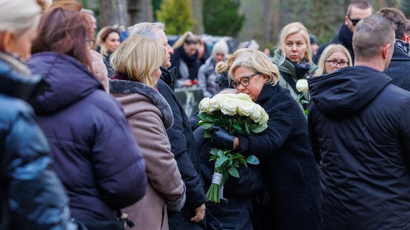 A. Jagelavičiūtės laidotuvės Karmėlavos kapinėse