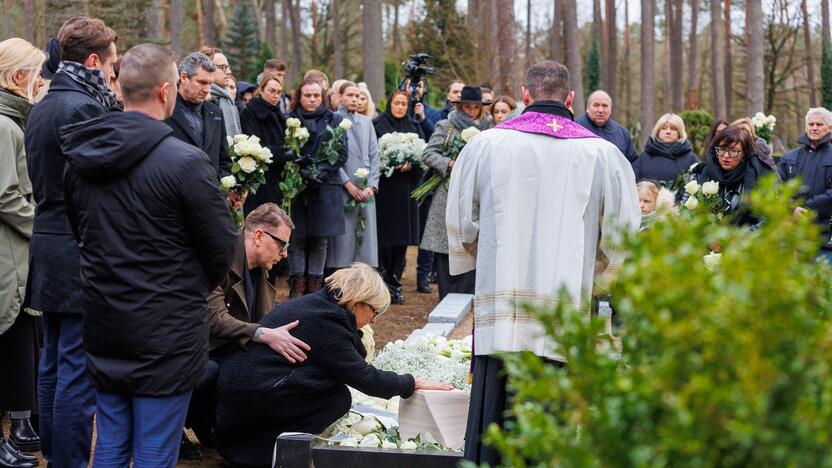 A. Jagelavičiūtės laidotuvės Karmėlavos kapinėse