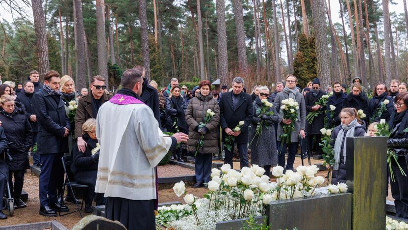 A. Jagelavičiūtės laidotuvės Karmėlavos kapinėse