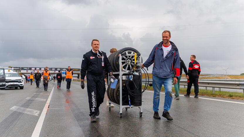 Akimirkos iki „Aurum 1006 km lenktynių“ starto