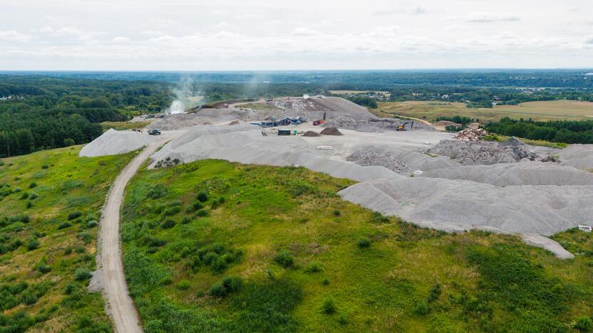 Lapių sąvartynas po gaisro