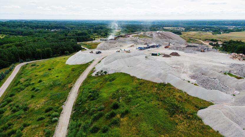 Lapių sąvartynas po gaisro