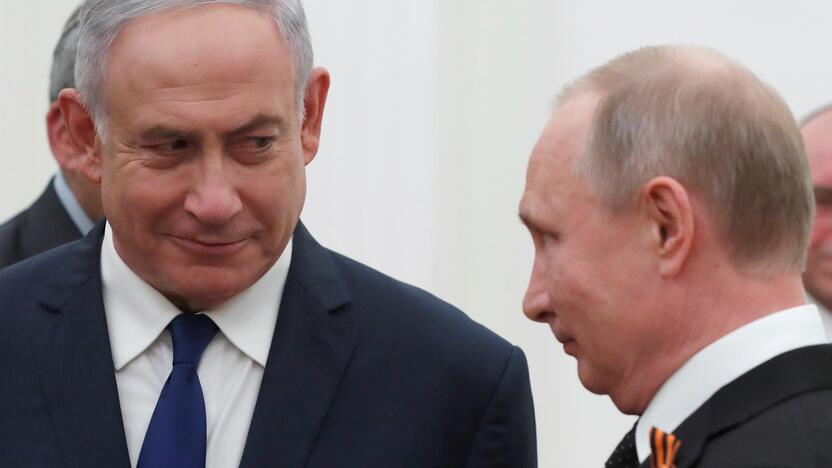 Benjaminas Netanyahu (kairėje) ir Vladimiras Putinas