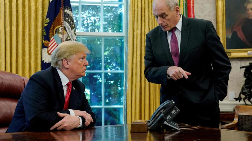 Donaldas Trumpas (kairėje) ir Johnas Kelly