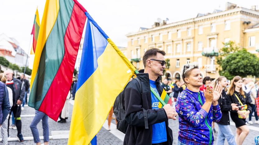 „Tautiškos giesmės“ giedojimas Vinco Kudirkos aikštėje