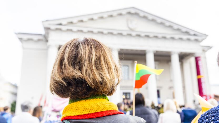 „Tautiškos giesmės“ giedojimas Vinco Kudirkos aikštėje