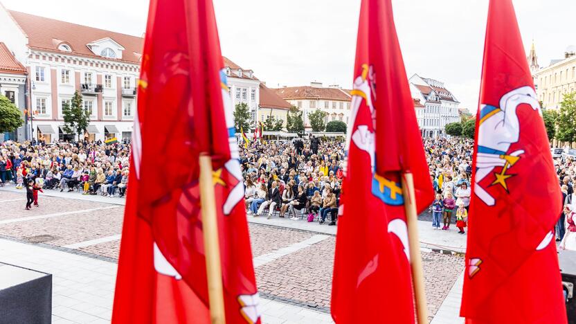 „Tautiškos giesmės“ giedojimas Vinco Kudirkos aikštėje