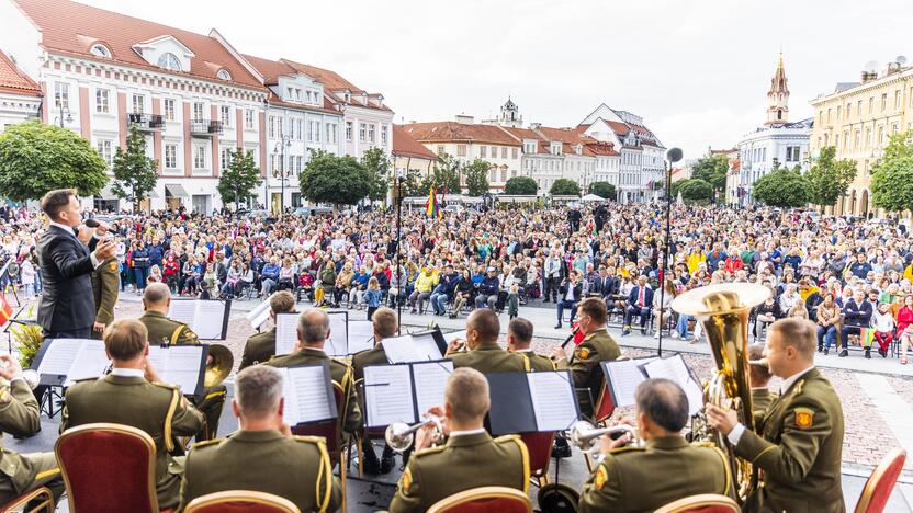 „Tautiškos giesmės“ giedojimas Vinco Kudirkos aikštėje