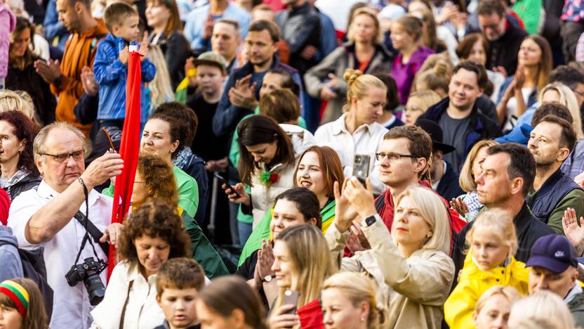 „Tautiškos giesmės“ giedojimas Vinco Kudirkos aikštėje