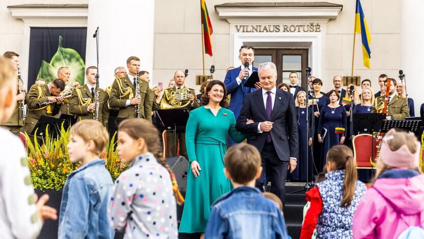 „Tautiškos giesmės“ giedojimas Vinco Kudirkos aikštėje