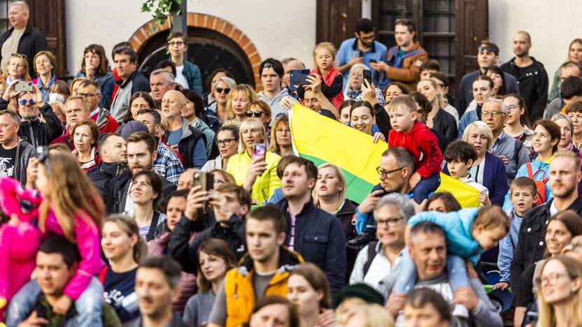 „Tautiškos giesmės“ giedojimas Vinco Kudirkos aikštėje