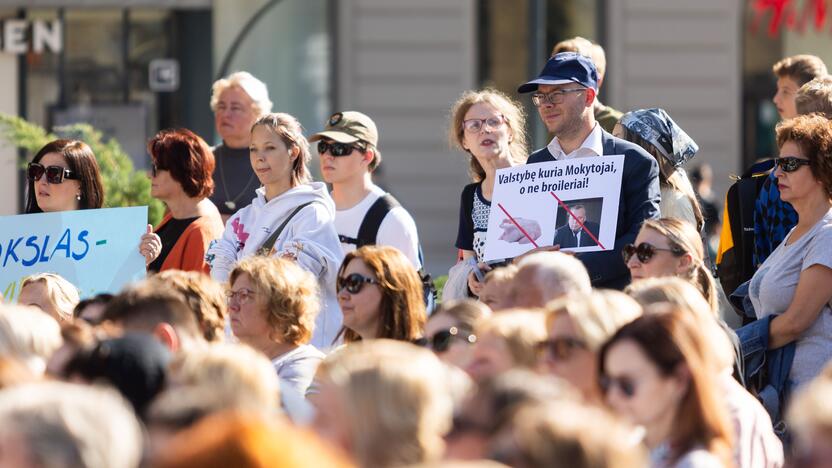 Prie Vyriausybės prasideda mokytojų streikas