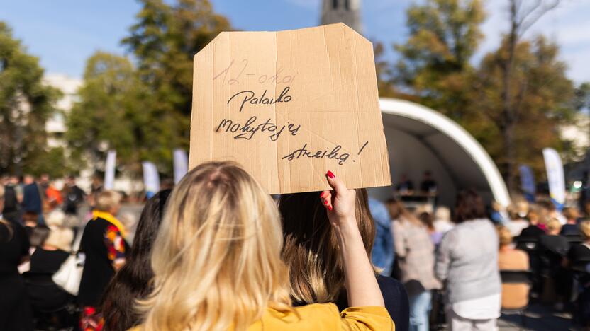 Prie Vyriausybės prasideda mokytojų streikas