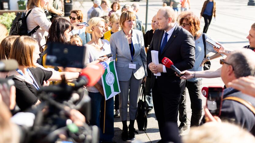 Prie Vyriausybės prasideda mokytojų streikas