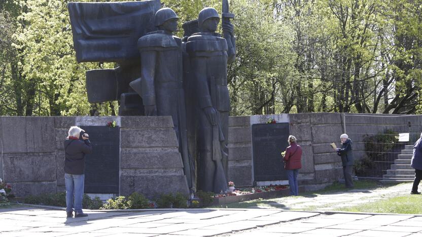 Įpročiai: kai kuriuos klaipėdiečius tam tikru metų laiku vis dar traukia daug ginčų kelianti vieta.