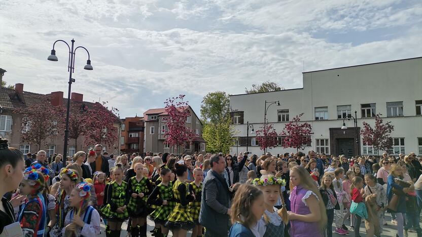 Šventė: atnaujintame Vydūno skvere aidėjo moksleiviškas klegesys – vaikai susirinko į Puodžių gatvės šventę, šįkart skirtą Klaipėdos 770 metų jubiliejui.