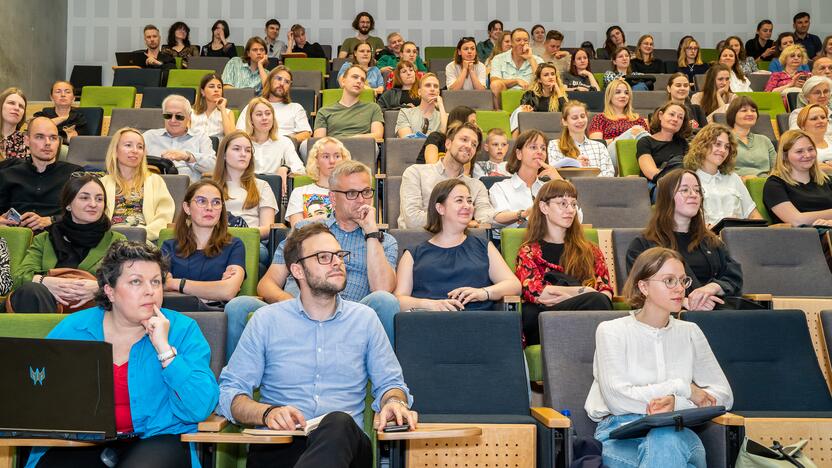 Profesorės B. M. Galdikas paskaita