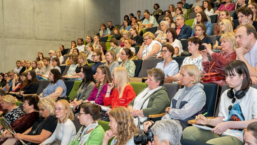 Profesorės B. M. Galdikas paskaita