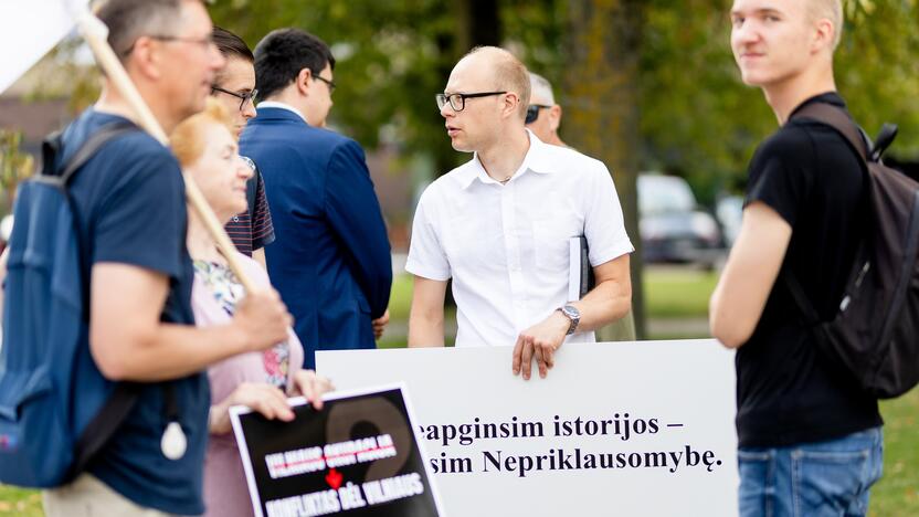 Protestas dėl Lietuvos gyventojų genocido ir rezistencijos tyrimų centro reformos