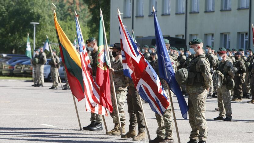 Ceremonija: pakėlus vėliavą vakar ryte duotas startas karinėms pratyboms.