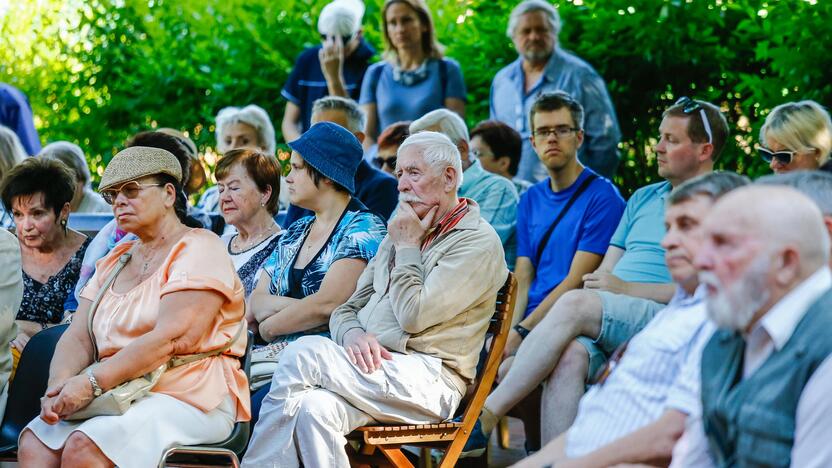 Nuomonės: susirinkusieji nevienodai vertino tai, ką kalbėtojai sakė.