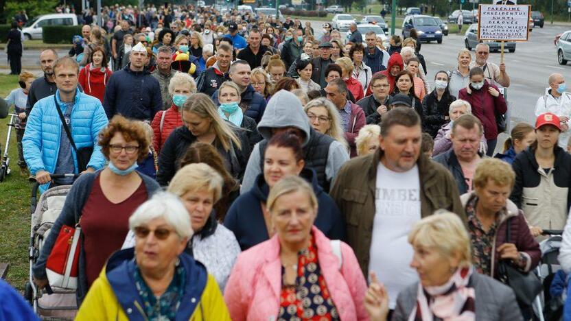 Bendrystė: klaipėdiečiai šiemet demonstravo vienybę tiek išėję į demonstraciją dėl smarvės, tiek tiesdami ranką vieni kitiems nelaimių metu.