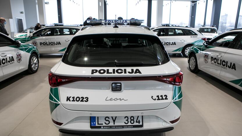 Naujų policijos automobilių pristatymas