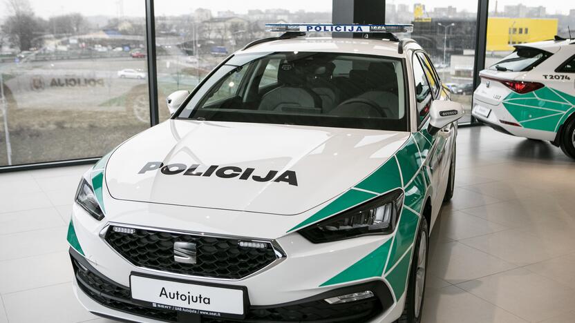 Naujų policijos automobilių pristatymas