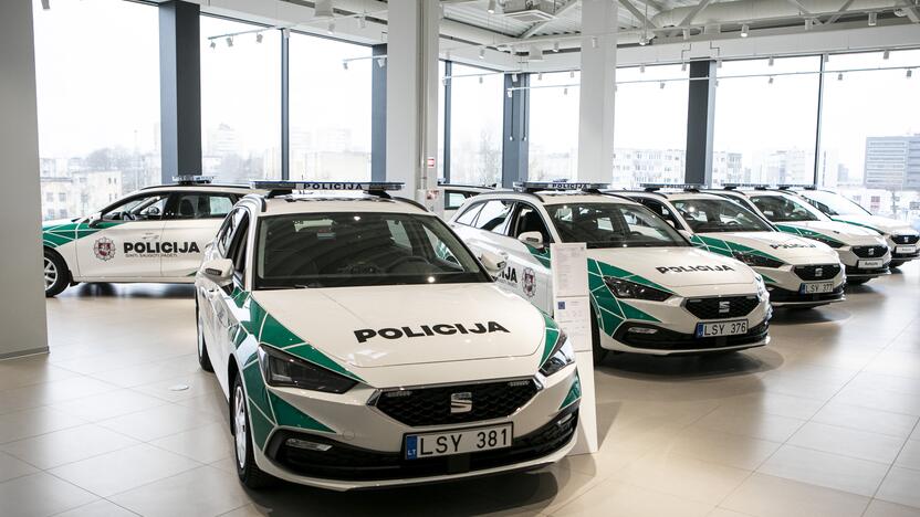 Naujų policijos automobilių pristatymas