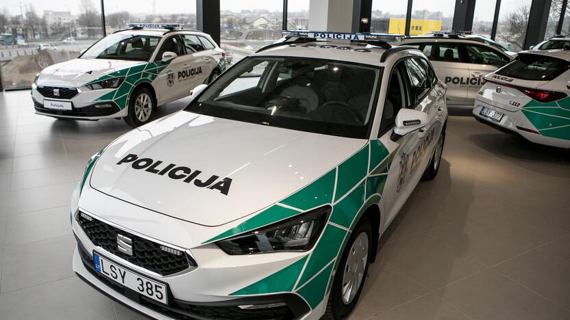 Naujų policijos automobilių pristatymas