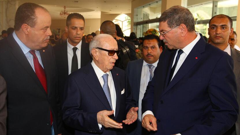 Tuniso prezidentas Beji Caid Essebsi (viduryje)