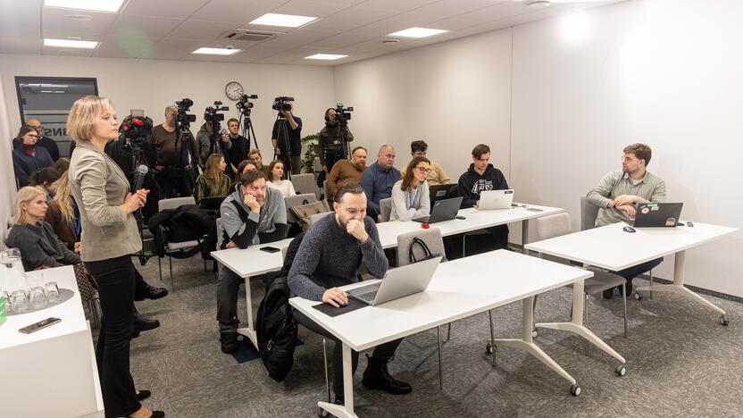 Spaudos konferencija dėl skandalo dailiojo čiuožimo čempionate