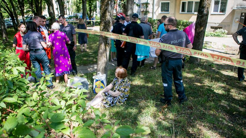 Kauno daugiabučio sienoje atsivėrė didžiulis plyšys