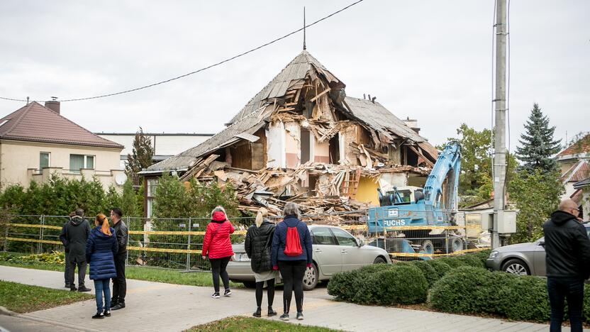 Žaliakalnyje toliau įžūliai naikinamas paveldo namas