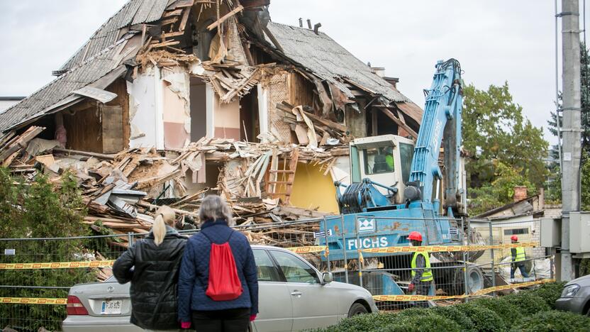 Žaliakalnyje toliau įžūliai naikinamas paveldo namas