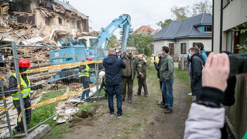 Žaliakalnyje toliau įžūliai naikinamas paveldo namas