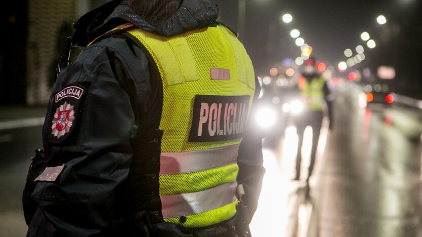 Vakare policijos patikros punktai Kaune dirba pilnu tempu