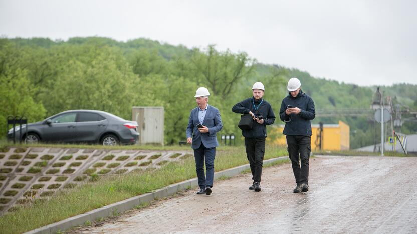 Kauną Nemunu pasiekė įspūdingas krovinys