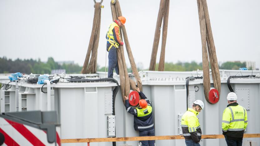 Kauną Nemunu pasiekė įspūdingas krovinys