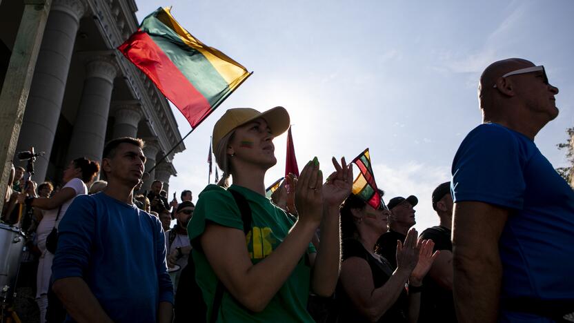 Protestas prie Seimo prieš COVID-19 ribojimus