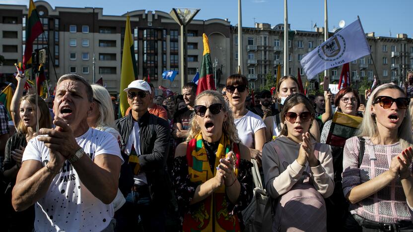 Protestas prie Seimo prieš COVID-19 ribojimus