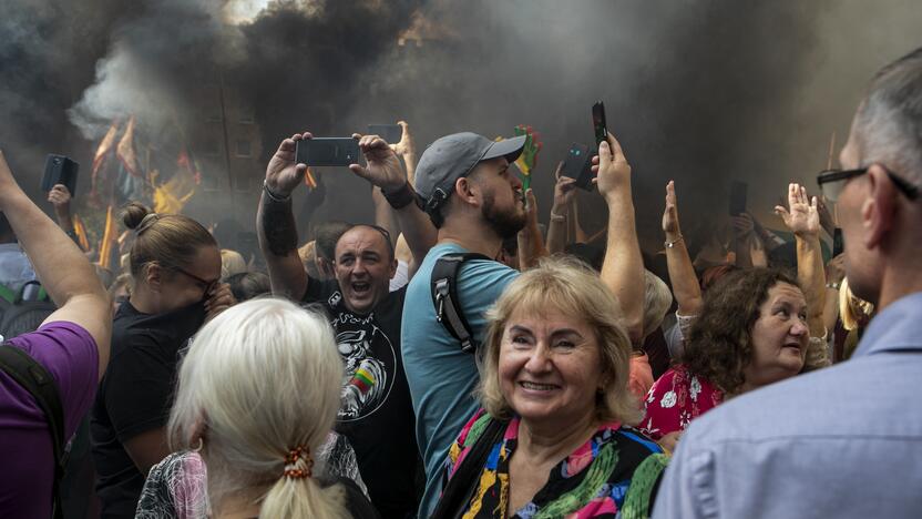 Protestas prie Seimo prieš COVID-19 ribojimus