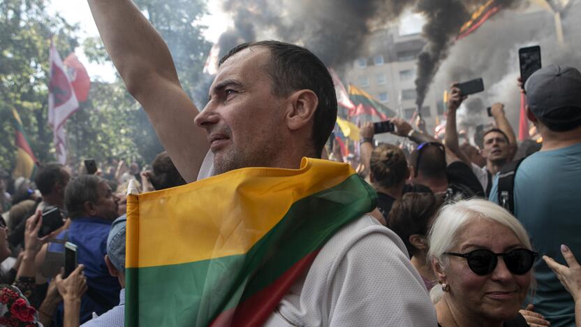 Protestas prie Seimo prieš COVID-19 ribojimus